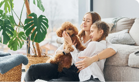 mother ith her daugther and dog