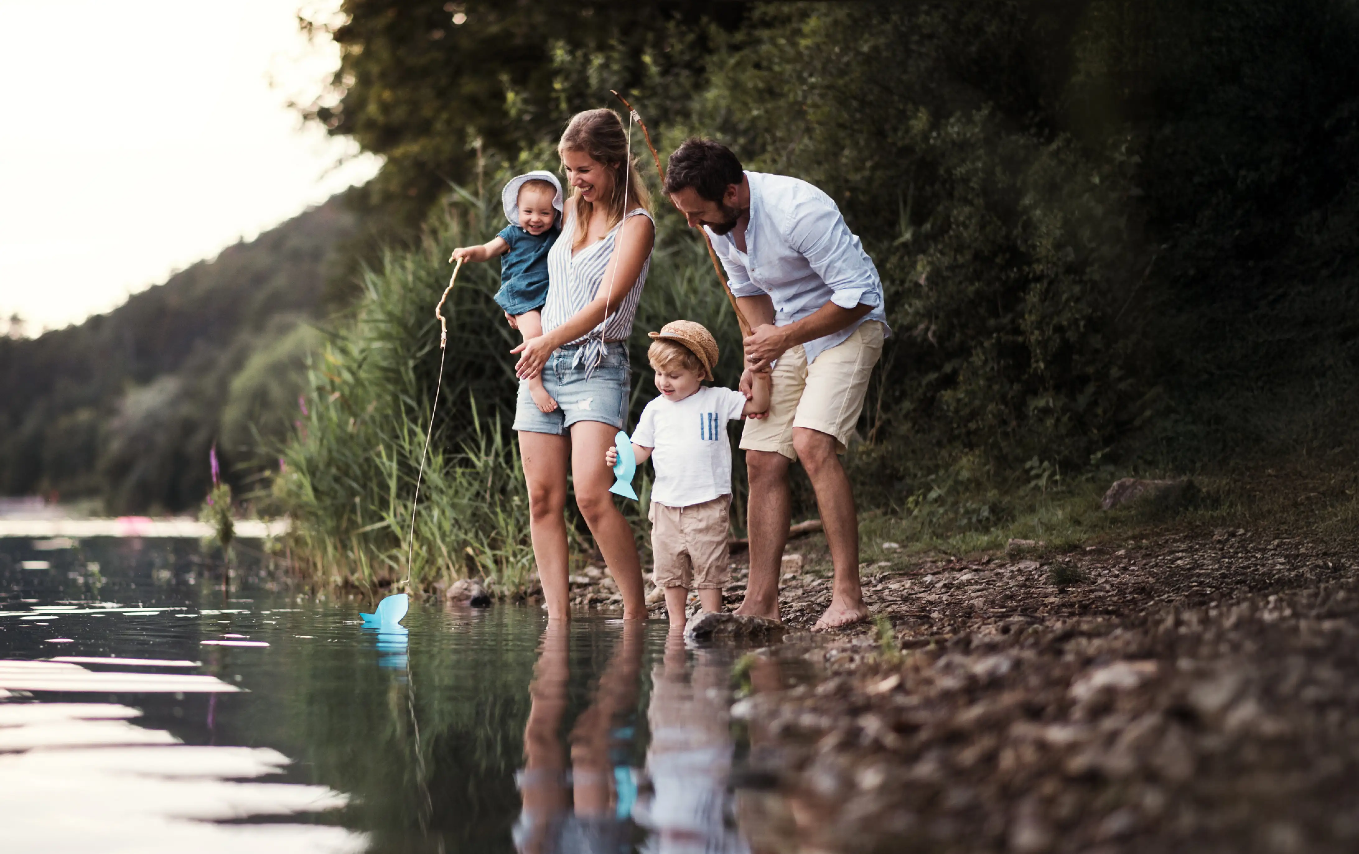 Familie aan het meer