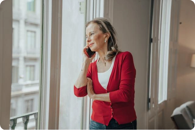 een vrouw die telefoneert