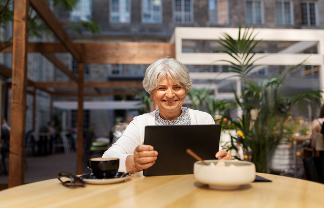 Vrouw op laptop
