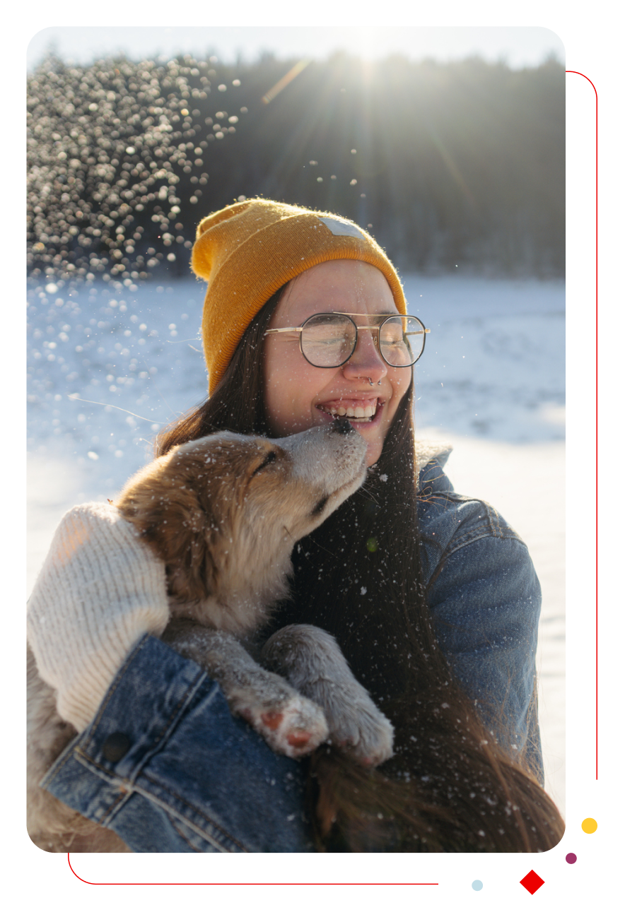 Vrouw met hond in de sneeuw