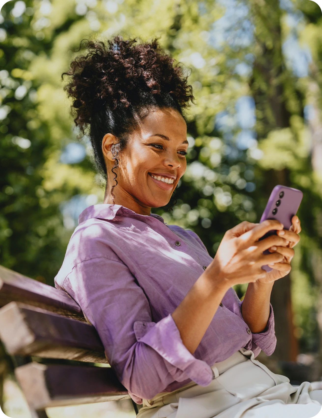 Vrouw op telefoon park